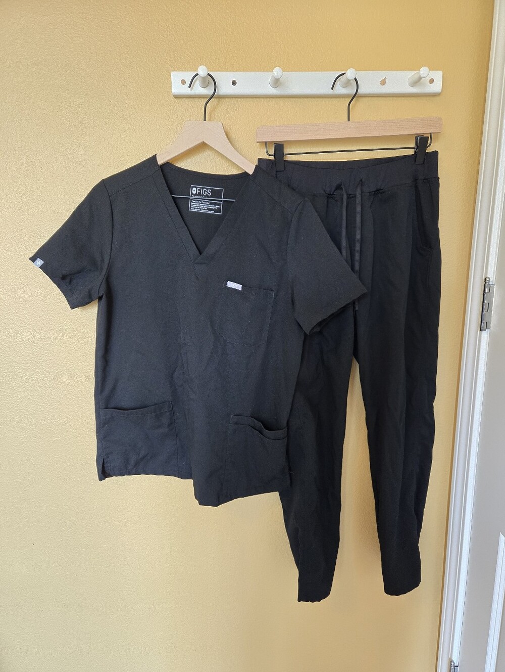 Figs Black V-Neck Scrub Top and Pants Set Size Medium